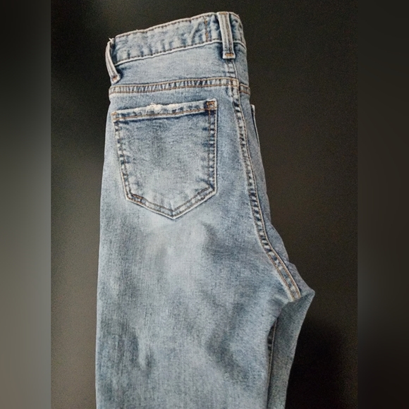 Favor High-Rise Ankle Jeans - Picture 3 of 3